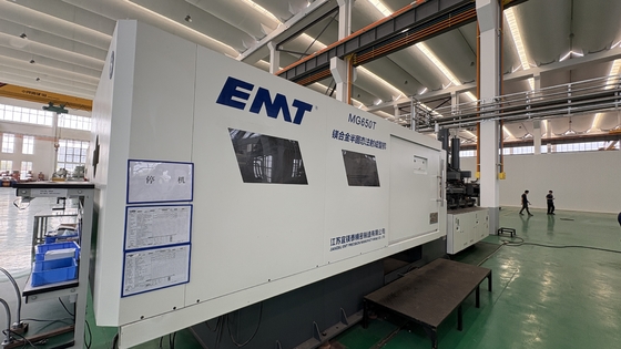 İyi bir fiyat. Yüksek verimlilik ve yüksek teorik enjeksiyon hacmi ile yarı katı şekillendirme için 6500kN Magnezyum alaşımı döşeme dökme makinesi çevrimiçi